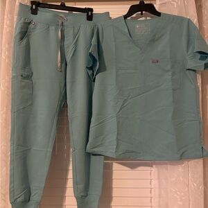 FIGS Seaglass Scrub Set